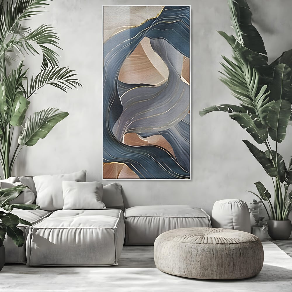 Tablou canvas cu pictura abstracta cu valuri ondulate, in rama de aluminiu argintiu, pe perete intr-un living